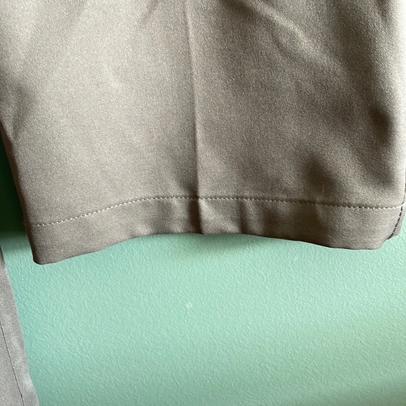 HAGGAR clothing – classic fit – cool 18 – men’s slacks – size 40 x 30 - dark tan - Picture 6 of 8